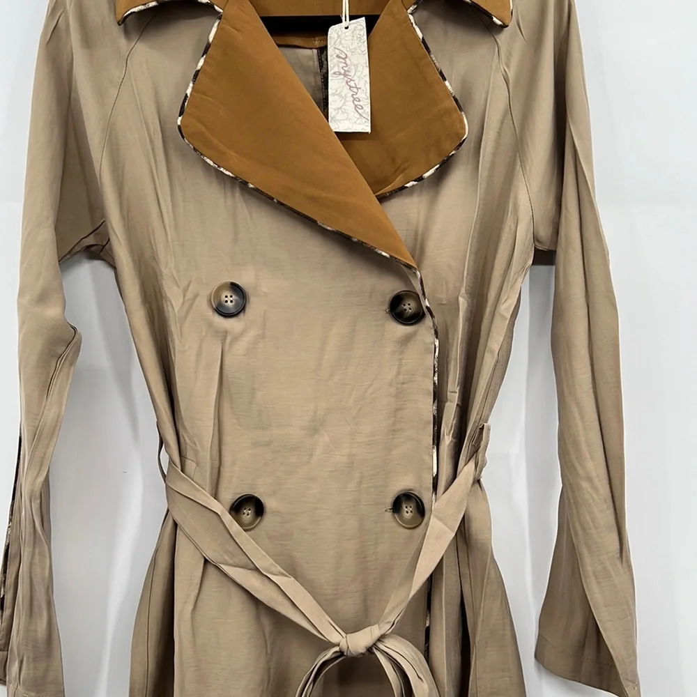 NWT Mystree Trench Coat Khaki Mustard Belted Pockets Flowing Detailed Piping - Picture 10 of 13